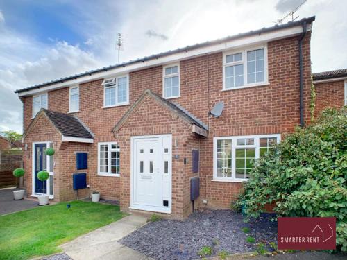 Farnham Apartment | Farnham - 2 Bed House - Parking