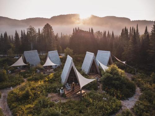 Lac-Superieur Resort | Farouche Tremblant Cabines nature avec bain nordique