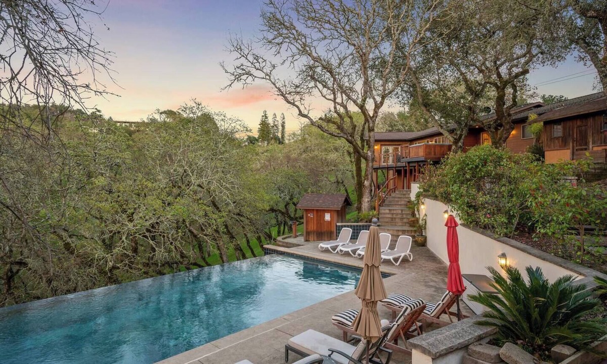 Larkfield-Wikiup House | Farpoint: Heated Infinity Pool, Mountain Views