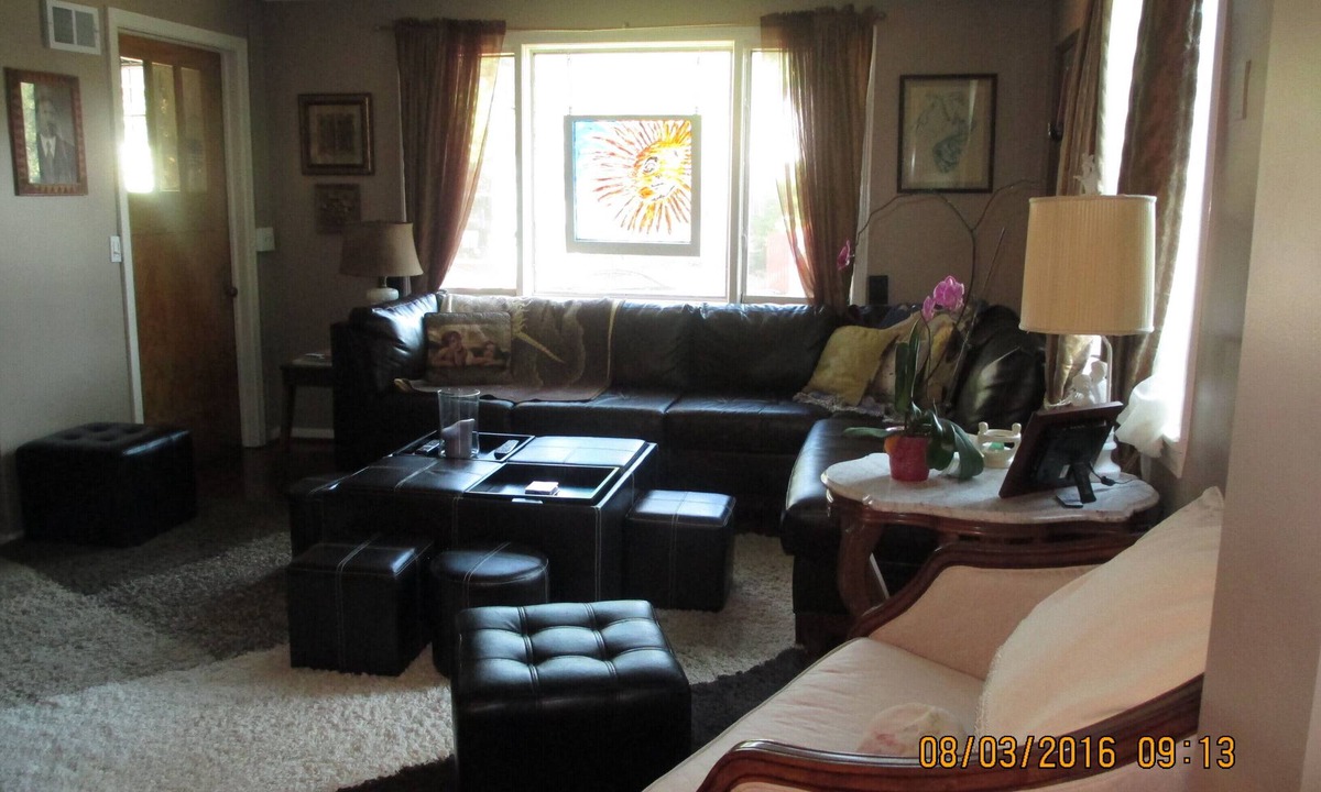 East Avenue Apartment | Fashionable 2 Bedroom Home in Historic Preservation District