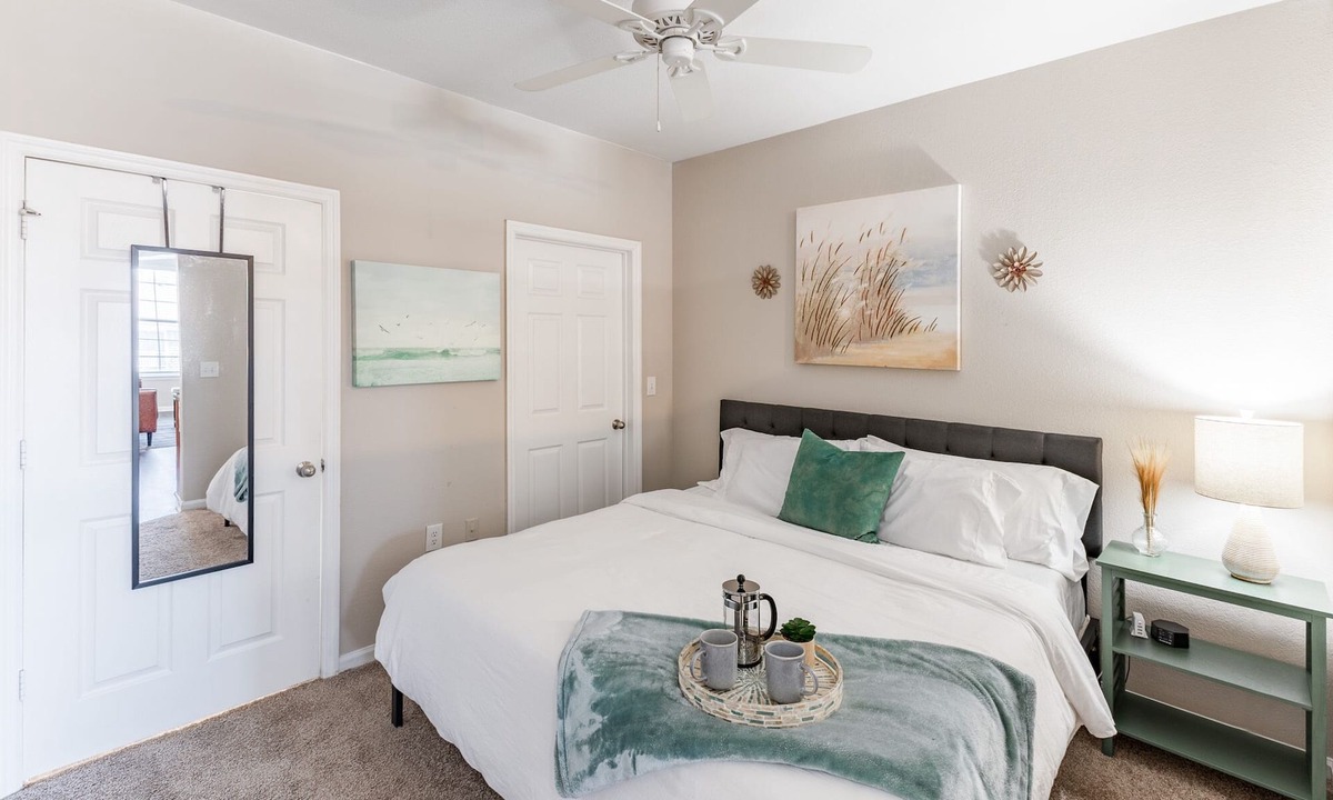 Huntsville Apartment | Fast WiFi, King Bed, Gym w/Free Parking