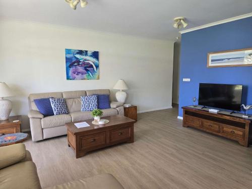 Mollymook Beach Apartment | Fathoms 1 - 2BR beach resort apartment
