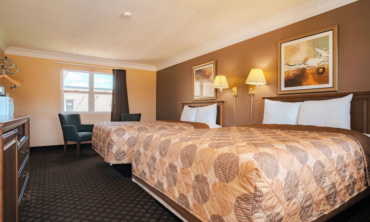 Sarnia Hotel | Fauld's Motel