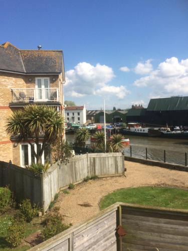 Faversham Bed & Breakfast | Faversham Creekside Bed and Breakfast
