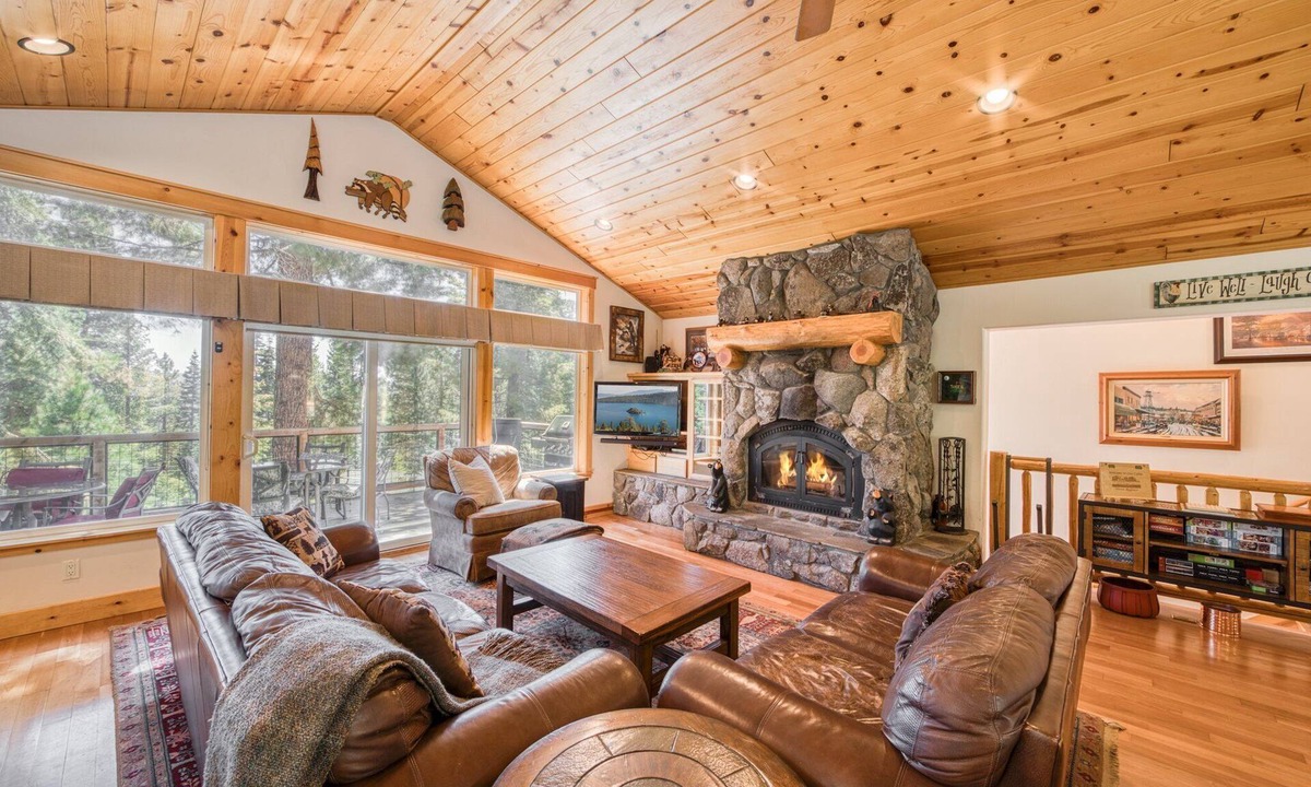 Tahoe Vista House | Fawn View By Tahoe Getaways - Spacious 5 BR - Pool Table-Hot Tub