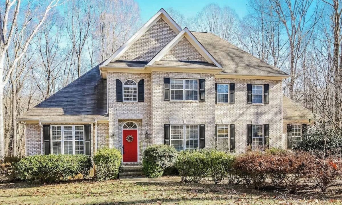 Bruce House | Faye Dr Mid-Term Rental for Pros