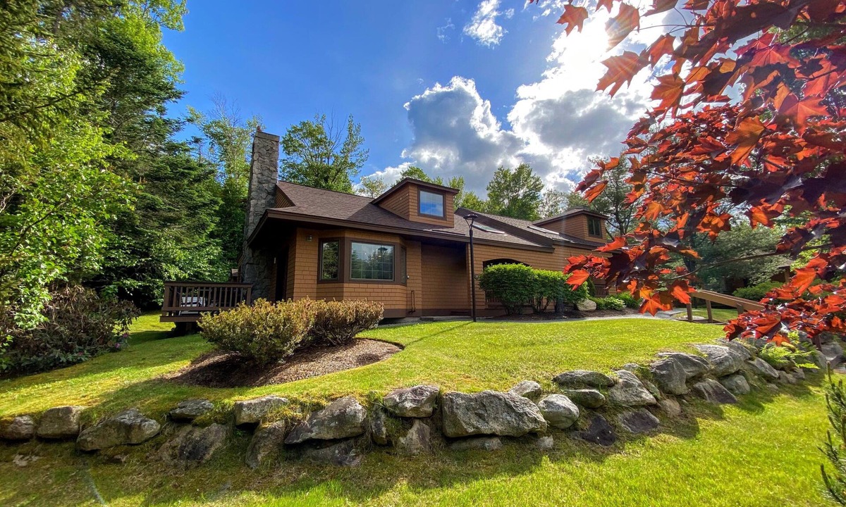 Bretton Woods Cottage | FC9 Renovated Bretton Woods Slopeside Condo With 2 Living Rooms, Foosball, air Hockey!