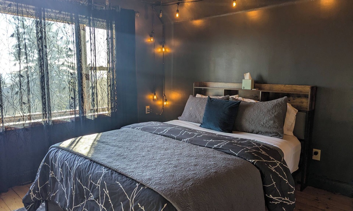 Grand Marais Hotel | Feather Nest Inn
