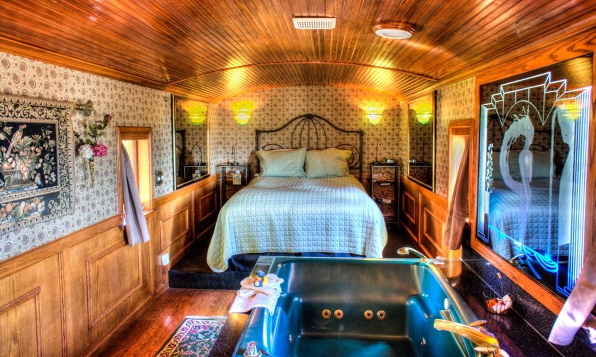 Nice Bed & Breakfast | Featherbed Railroad B&B Resort