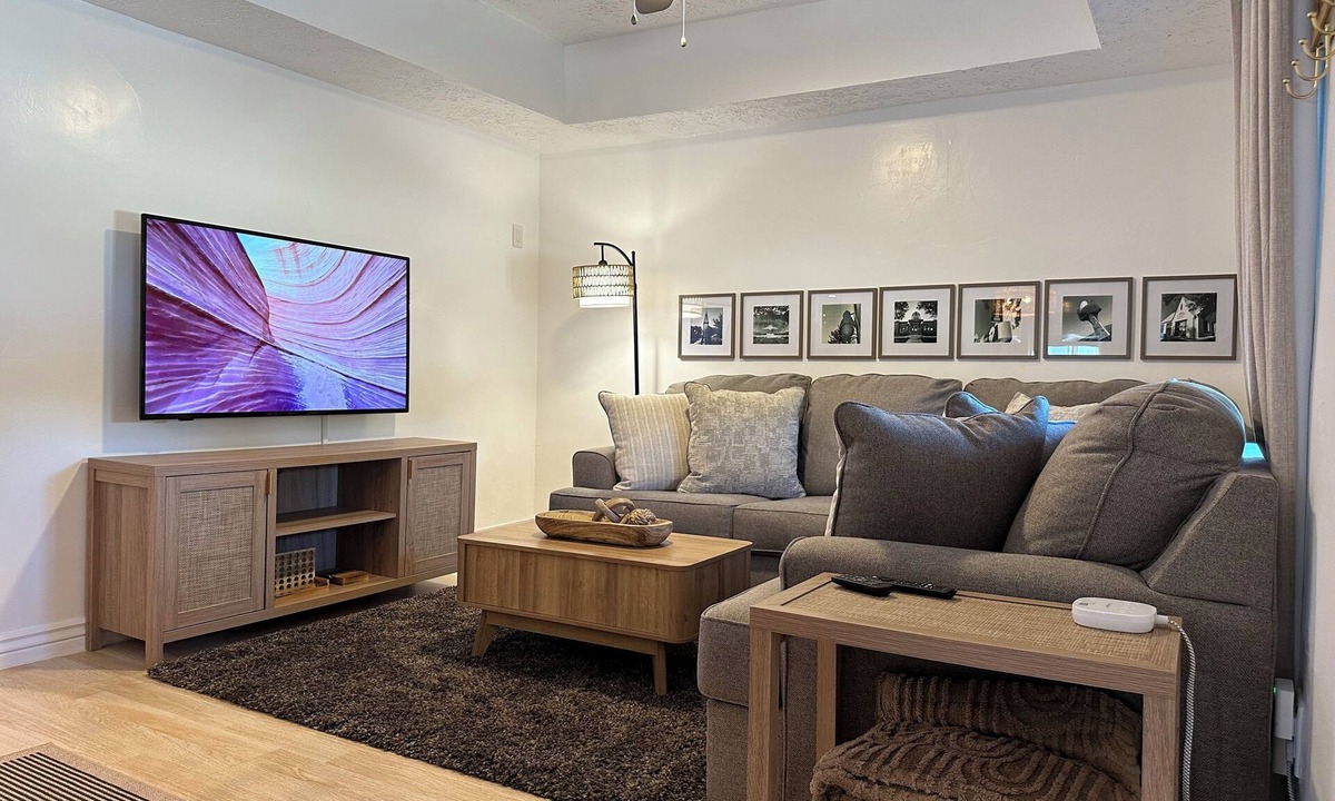 Roswell House | Feathergrass Home