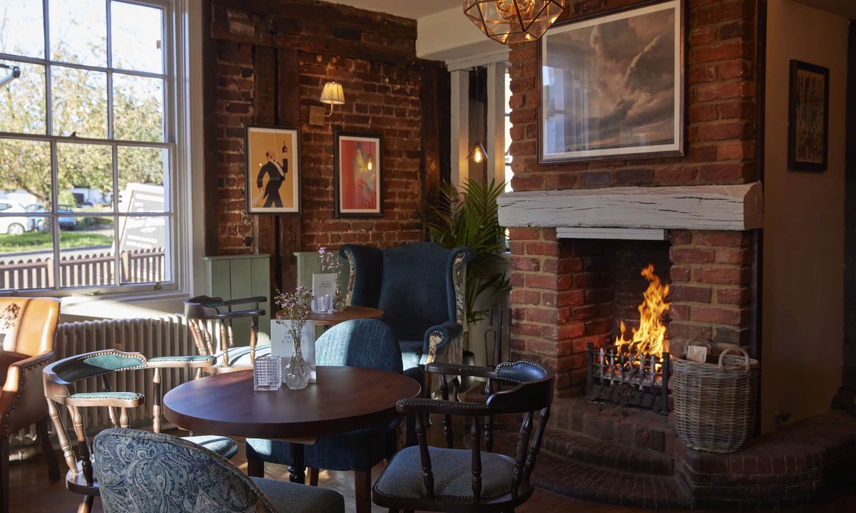 Wadesmill Hotel | Feathers Hotel by Chef and Brewer Collection