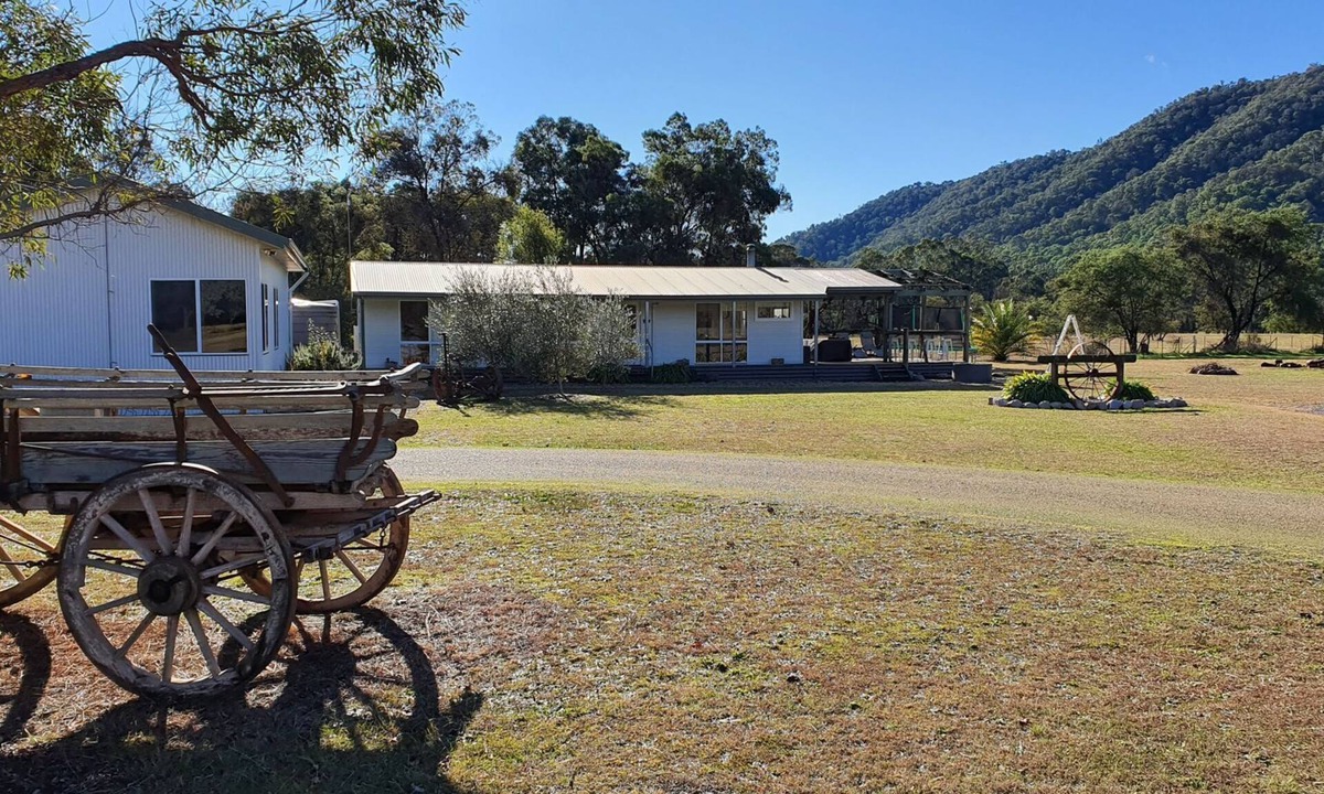 Smoko House | Feathertop Views and Barn