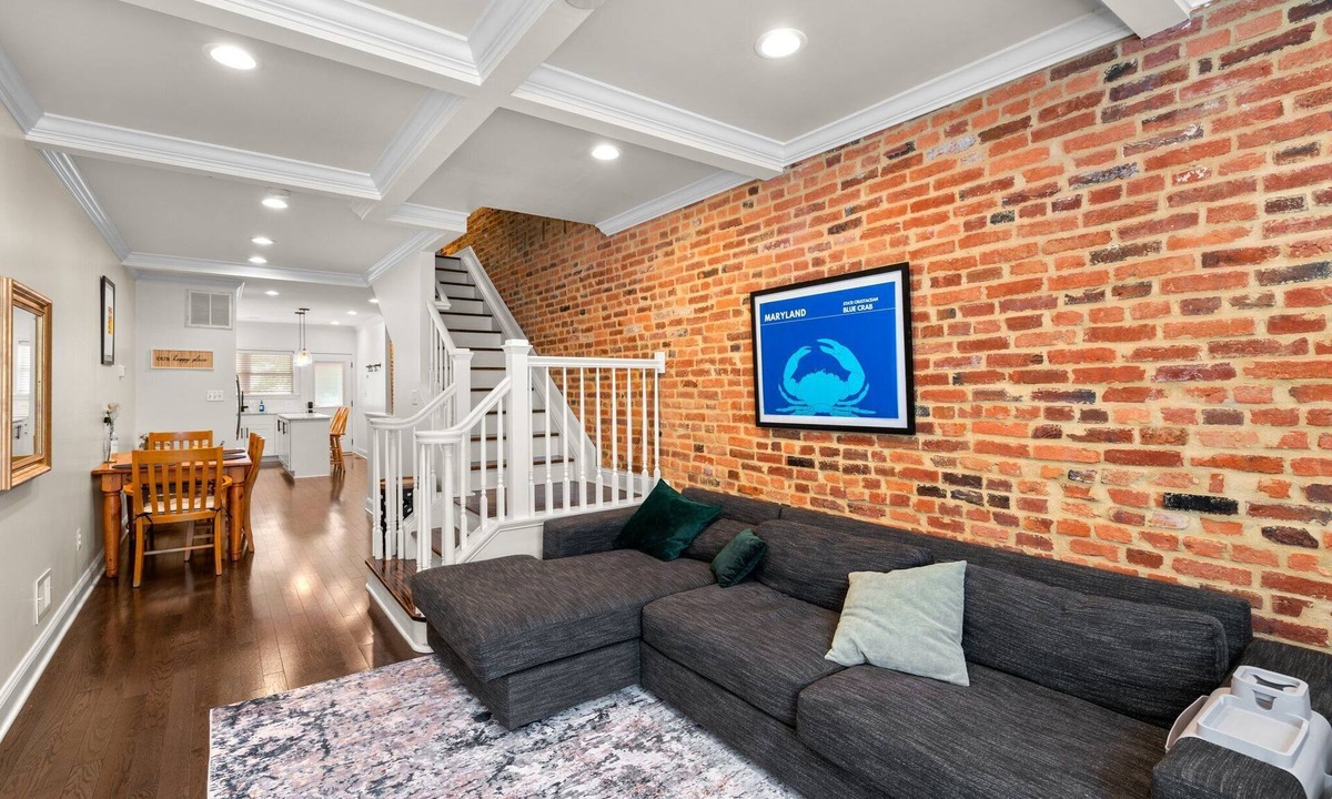 Riverside House | Fed Hill Luxury Retreat for Groups, Beautiful Views Harbor & Small Parking Pad