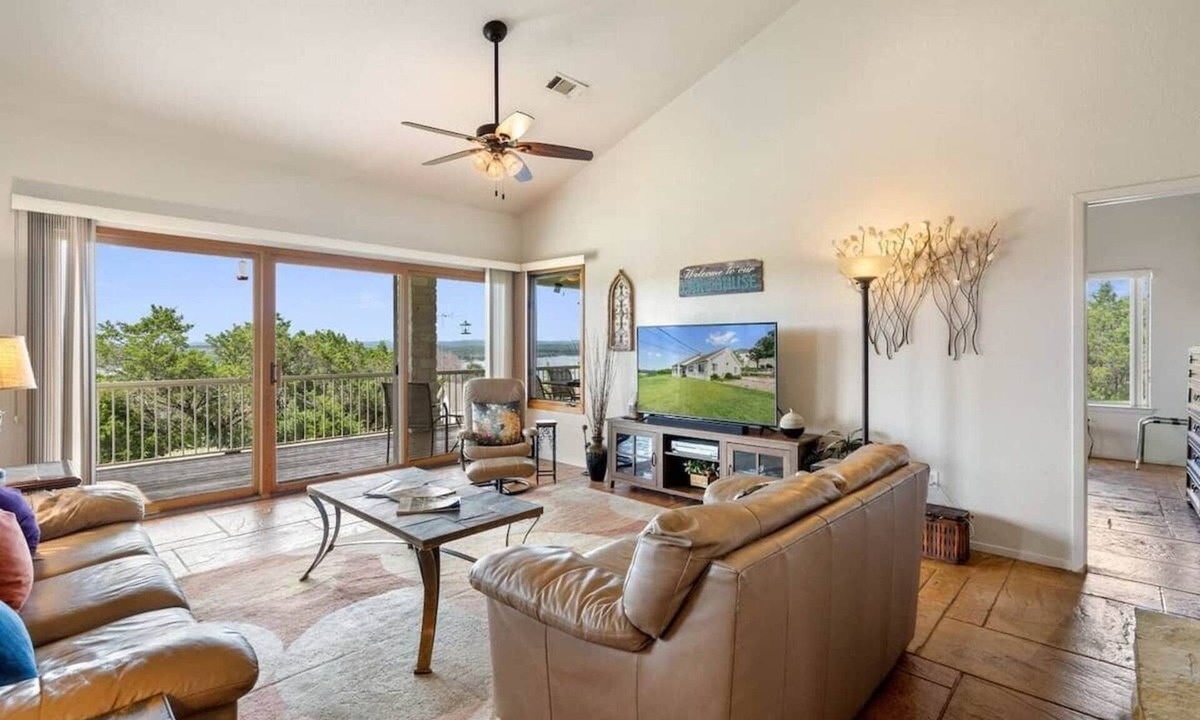 Briarcliff House | Feed the Deer | Lake Views, Boat Parking & Ramp