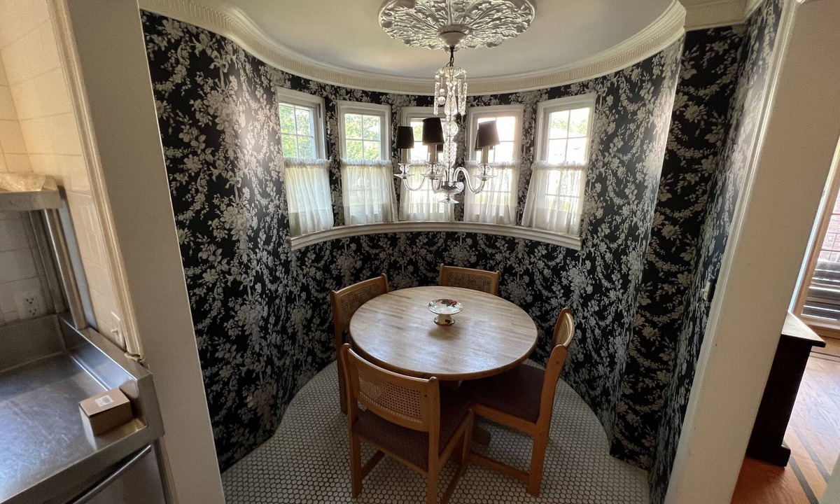 Elmwood Park House | Feel at Home