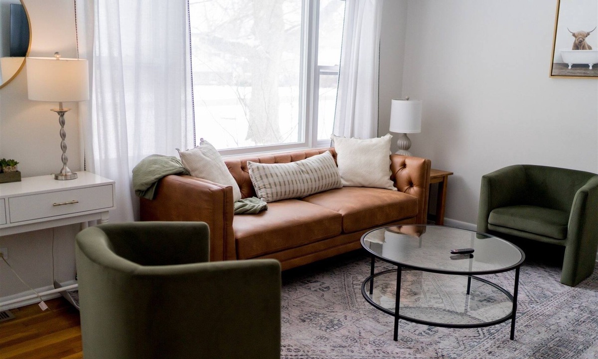 Wheaton House | Feel good, live well in this cozy Wheaton 3 bedroom!