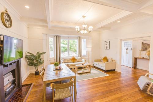 Mount Albert Villa | Feels like your home !