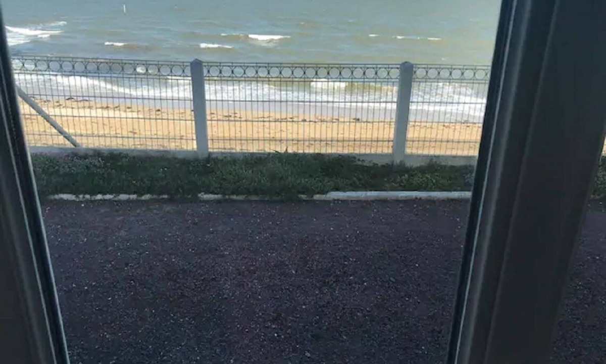 Langrune-sur-Mer Apartment | Feet in the water