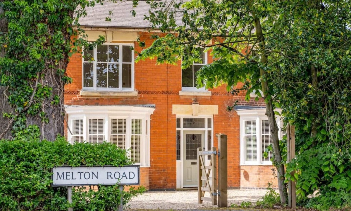 Leicester House | Felicity's House with Hot Tub!