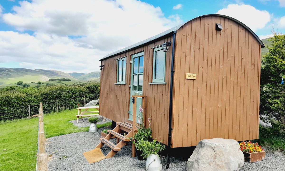 Keswick Cabin | Fell Foot Shepherds hut on traditional Lakeland farm