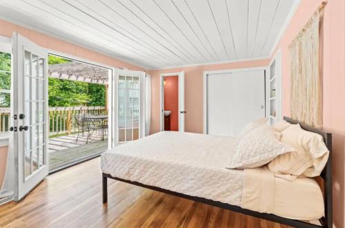 Old Irving Park House | Fenced Backyard - Family Games