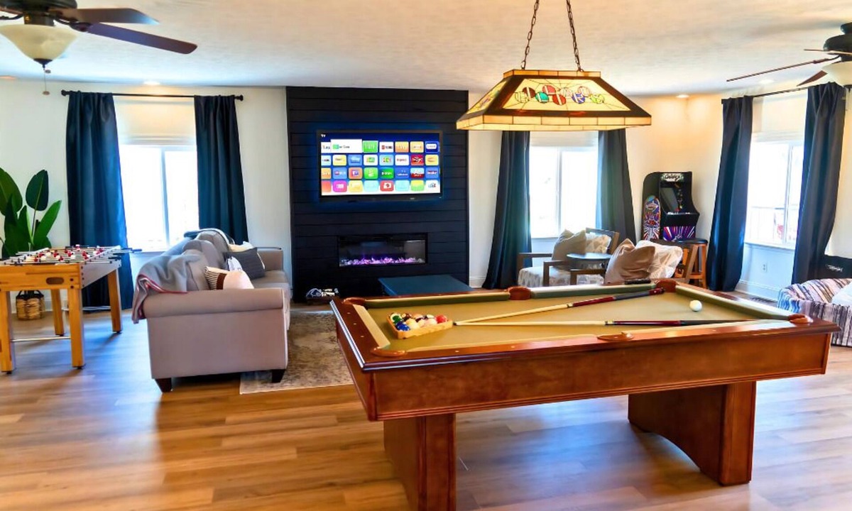 Shenandoah House | 🐶 Fenced Backyard Oasis🔥Hot Tub 🍕PizzaOven🃏Huge Game Room
