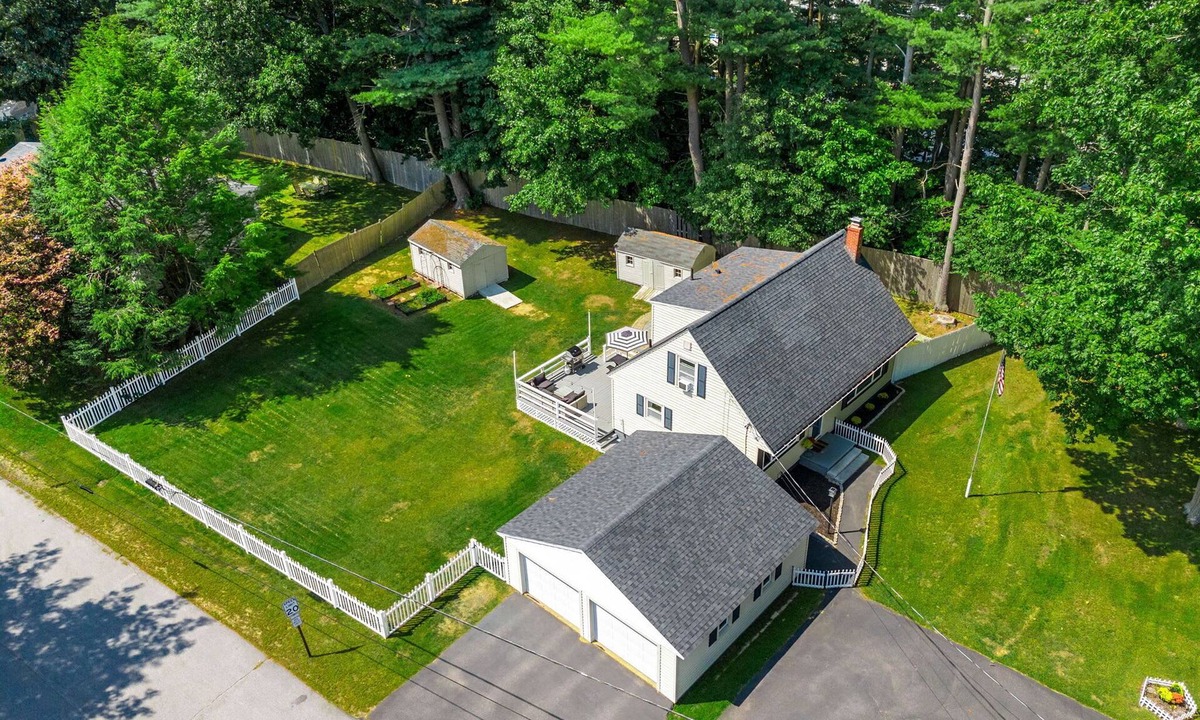 Portsmouth House | Fenced-in Yard | Work From Home | Pet-Friendly