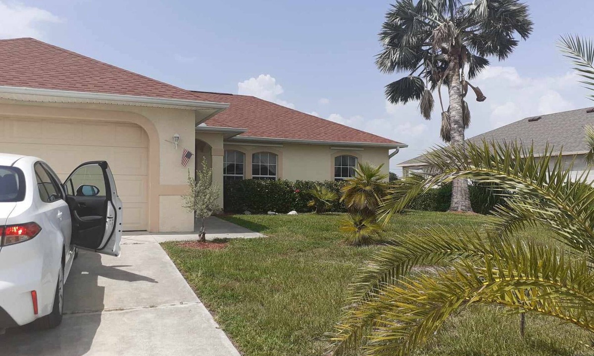 Sunshine House | Fenced Pet friendly Villa.