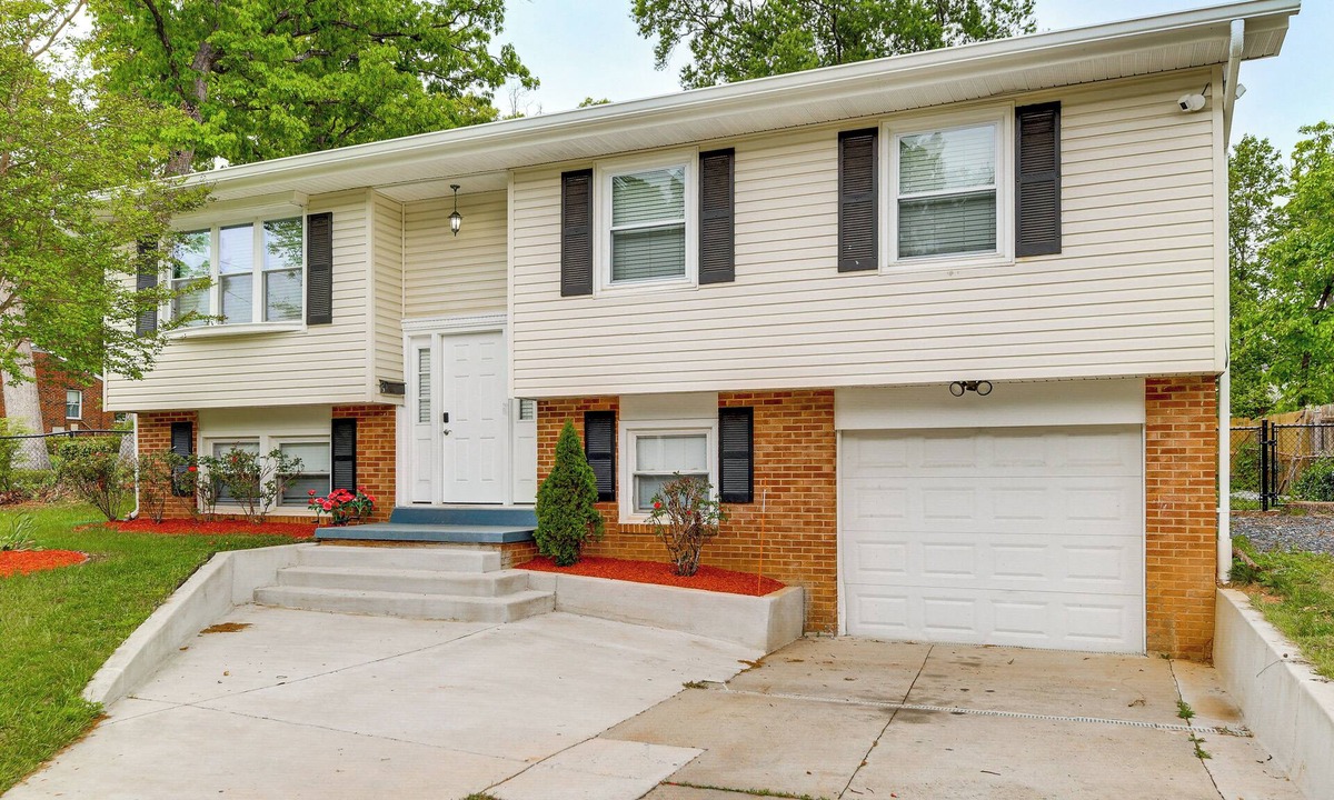 Seabrook House | Fenced Yard! Family Home, 14 Mi to DC Sites