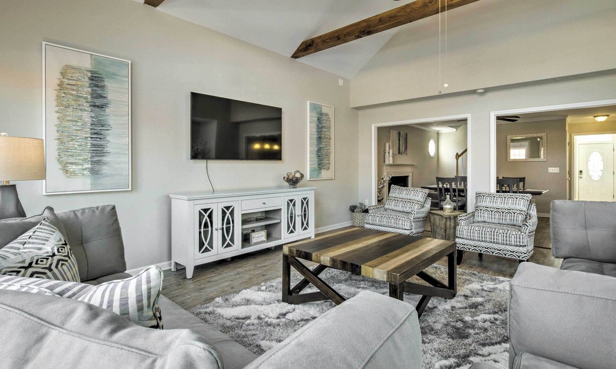 Graham House | Fenced Yard & Ping-Pong Table: Spacious Graham Gem