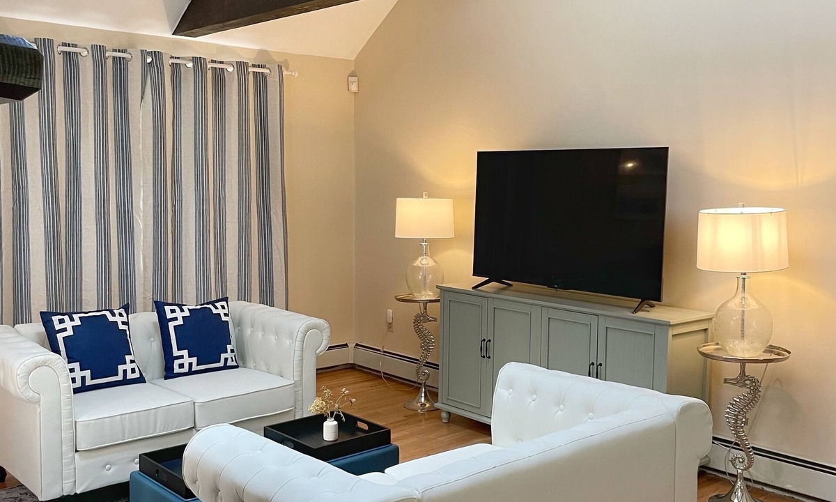 Yarmouth Port House | FencedYard/FirePit/LargeHouse/PetFriendly