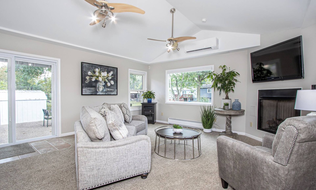 Fenton House | Fenton STL 4BR/3BA Sleeps 8 Lindbergh Schools