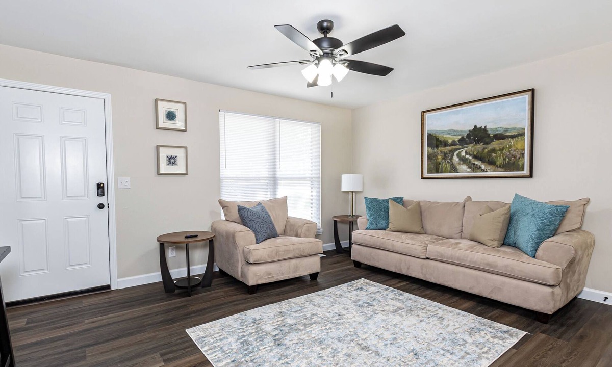 Fenton House | Fenton STL Walnut Trails 3BR/2BA Family Home