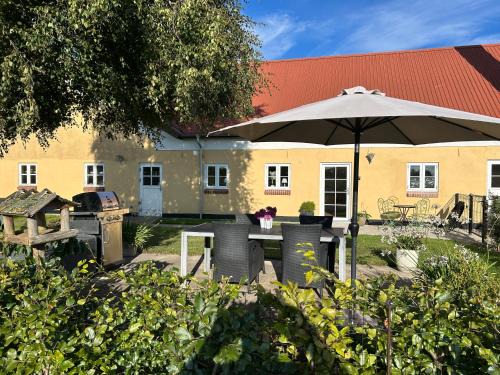 Hals Apartment | Ferielejlighed med egen have