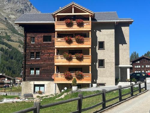 Saas Grund Apartment | Ferienhaus Capricorn *