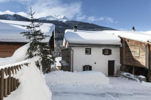 Tinzen House | Ferienhaus Tinizong