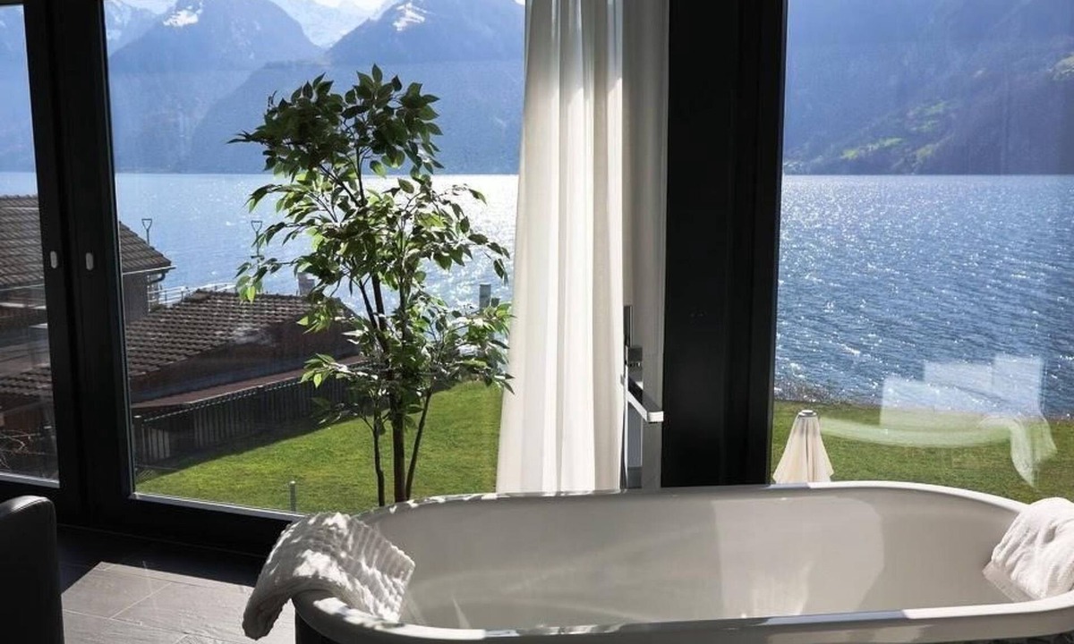 Ruetli House | Ferienvilla am See 1 by Interhome