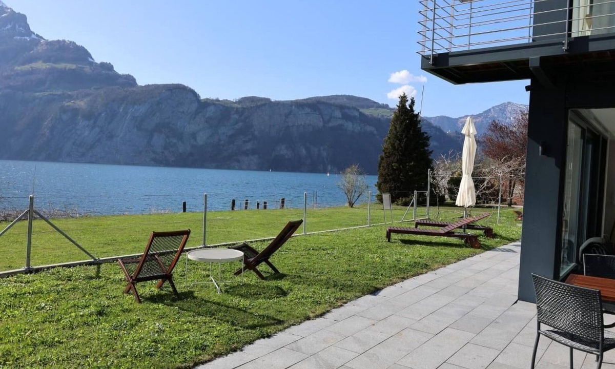 Ruetli House | Ferienvilla am See 3 by Interhome