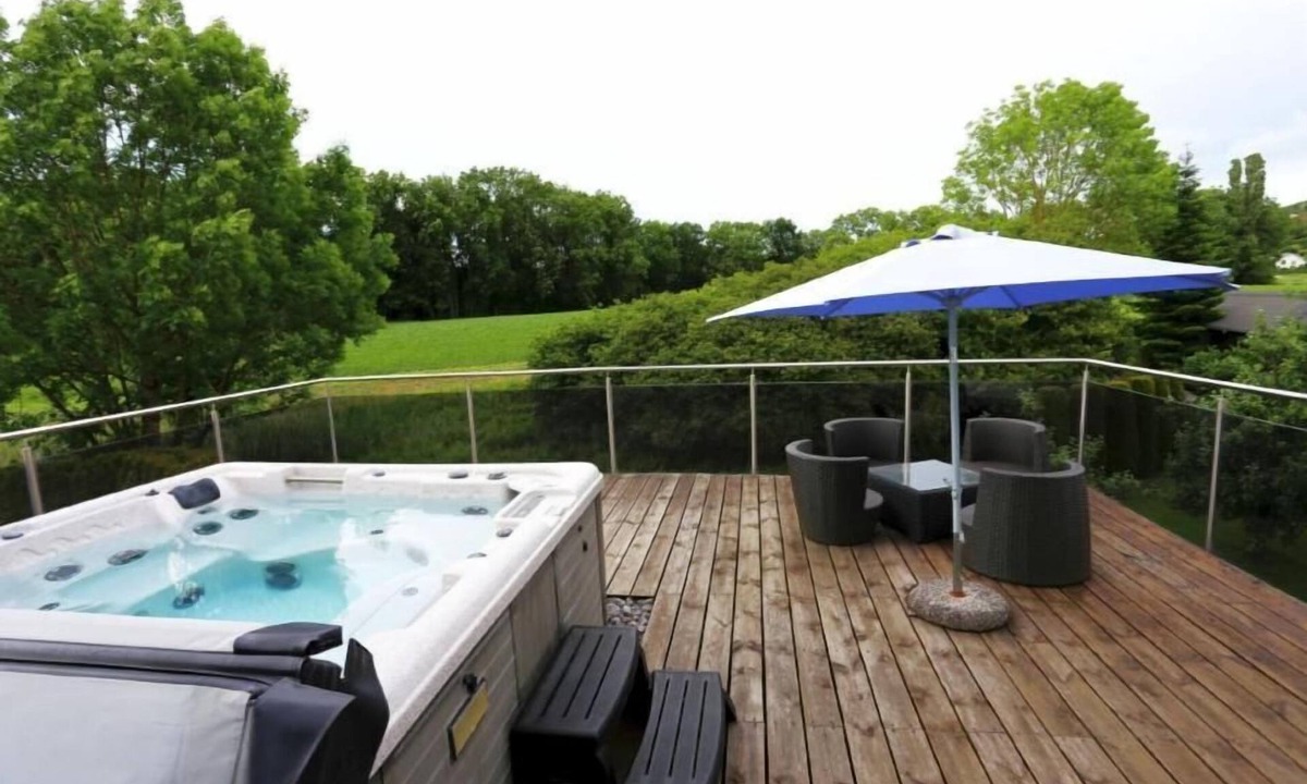Dottikon House | Ferienvilla "Leons Holiday Homes"