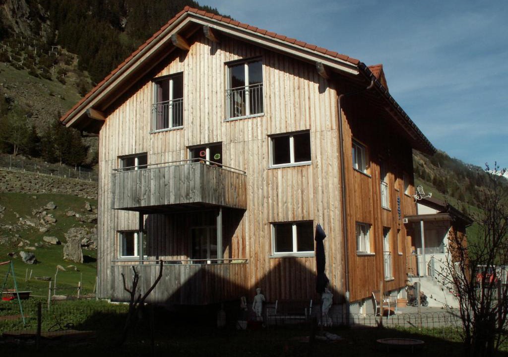 Wassen Apartment | Ferienwohnung Gästehaus Fürlauwi