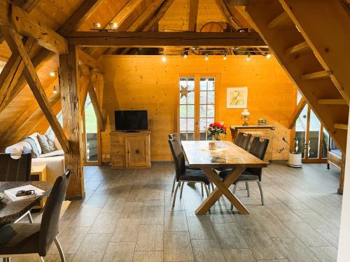 Hondrich Apartment | Ferienwohnung Haus Itten gemütlich und rustikal