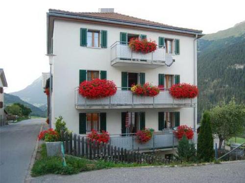Riom-Parsonz Apartment | Ferienwohnung Hof Collet