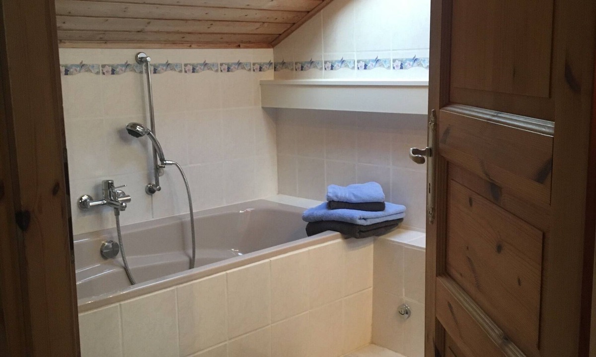 Chieming Apartment | Ferienwohnung Nimscholz für 2 Personen mit Balkon, 48m²