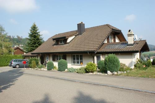Rudolfstetten-Friedlisberg Bed & Breakfast | Ferienwohnung und B&B Chasa Janett