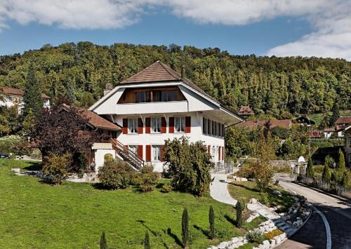 Spiez Apartment | Ferienwohnungen Hotel Eden Spiez
