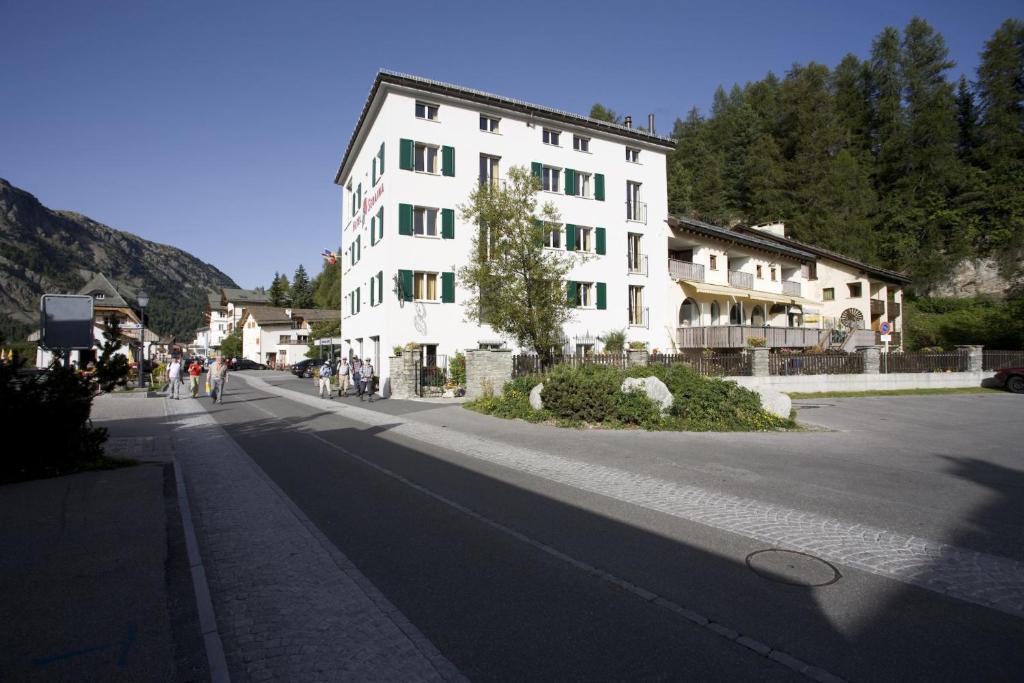 Sils-Maria Apartment | Ferienwohnungen Seraina