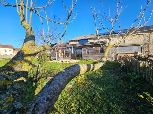 Saint-Junien-les-Combes House | Ferme écologique