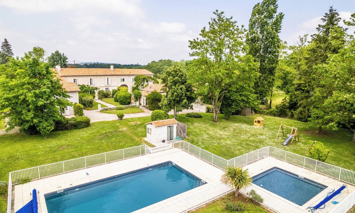 Ronsenac House | Ferme Composée de 5 Gites (28 personnes)
