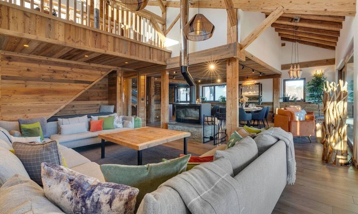 Les Gets Ski Chalet | Ferme Des Cornuts 15 guests Hot Tub Ski Bus