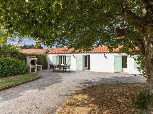 Villeneuve-en-Retz House | Ferme rénovée avec jardin clos, proche plages, Pornic et Nantes - vélos, terrain de pétanque, équipements bébé - FR-1-306-825